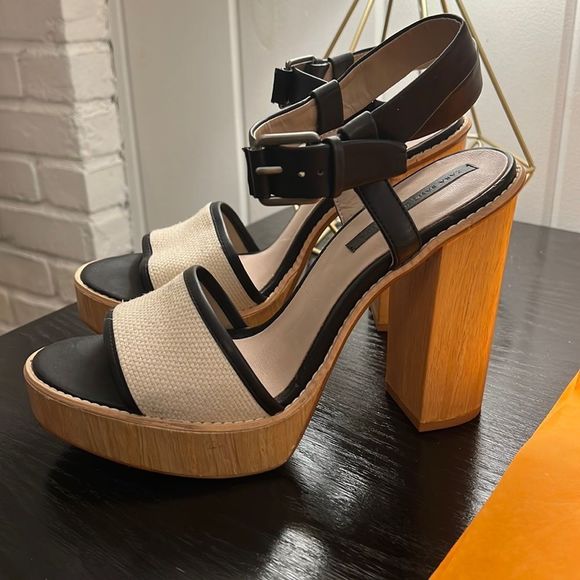 NWOT Zara Wooden Platform Chunky Heeled Sandals
